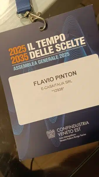 viene visualizzato il tesserino di affiliato a Confindustria di e-casaitalia
