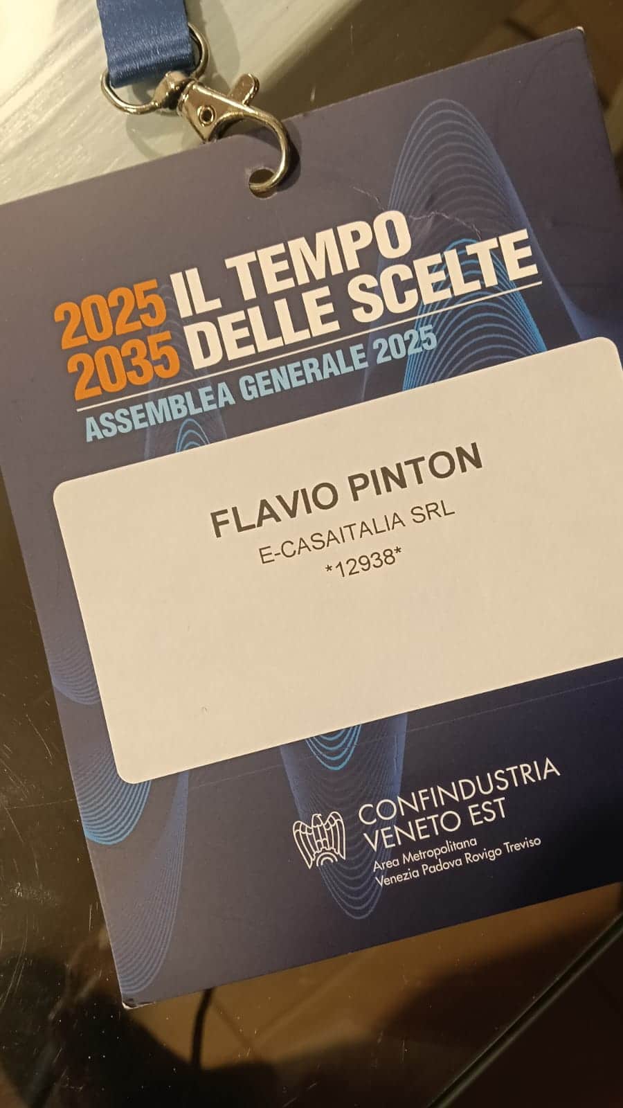 Viene Visualizzato Il Tesserino Di Affiliato A Confindustria Di E-Casaitalia